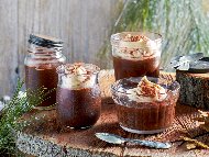Рецепта Шоколадов крем ганаш с масло, течна сметана и желатин за десерт